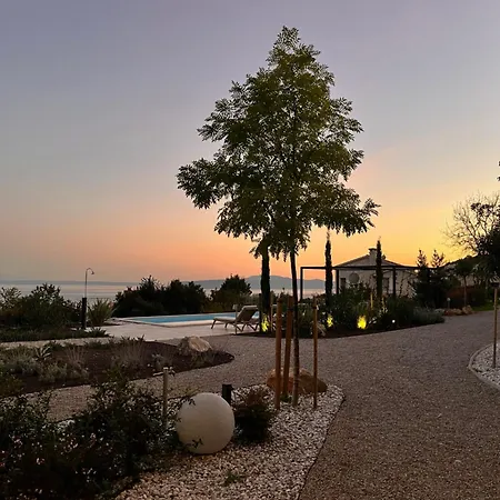 Apartmán Luxury St Hedonist With Pool And Garden *