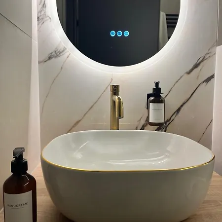 Luxury St Hedonist With Pool And Garden Appartamento