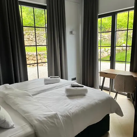 Luxury St Hedonist With Pool And Garden Appartement