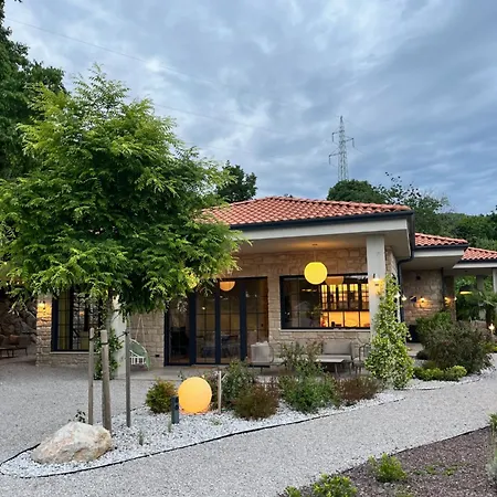 Luxury St Hedonist With Pool And Garden Appartamento