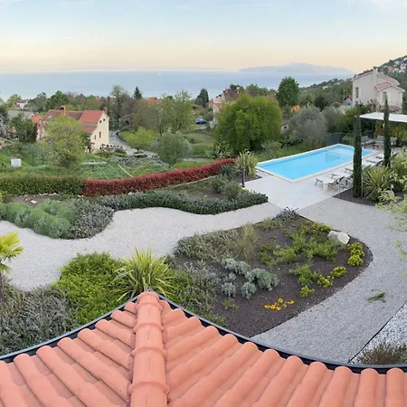 Appartement Luxury St Hedonist With Pool And Garden Poljane