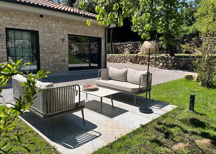 Apartment Luxury St Hedonist With Pool And Garden *