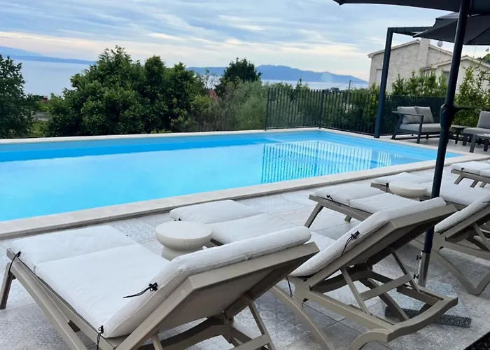 Apartment Luxury St Hedonist With Pool And Garden Poljane